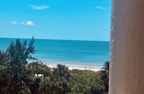 Longboat Key Condo | Renovated Beach Penthouse sleeps 10 - luxurious Longboat Key Beach Florida!