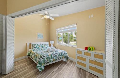 Sanibel House | Renovated Cottage at the Historic Palms Inn of Sanibel- Includes Pool and Bikes