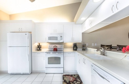 Naples Condo | Resort-style condo - close to beaches and downtown Naples.