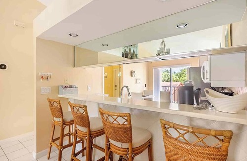 Naples Condo | Resort-style condo - close to great beaches and downtown Naples.