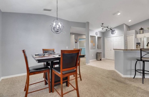 Fort Myers Condo | Resort-Style Living Awaits | Beautiful Colonial Country Club Condo with Water Views & Bikes Included