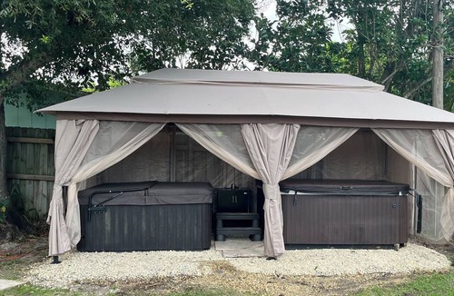 Fort Myers Ski Chalet | River Chalet 2 bedroom 2 bath, hot tub and cool tub, just 3 min to downtown