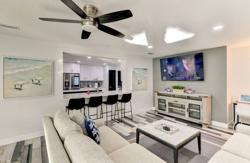 Palma Sola House | River House - Pool, Spa & Gameroom Near Anna Maria