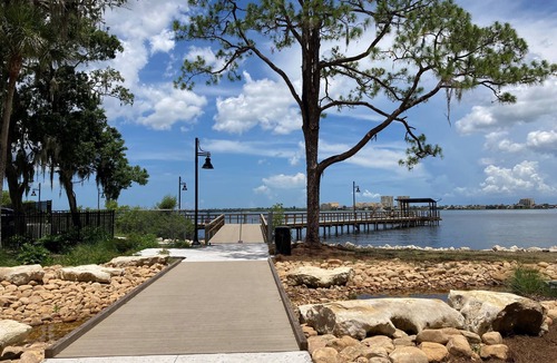 Bradenton Cottage | River view cottage in historic Braden Castle 55+ community