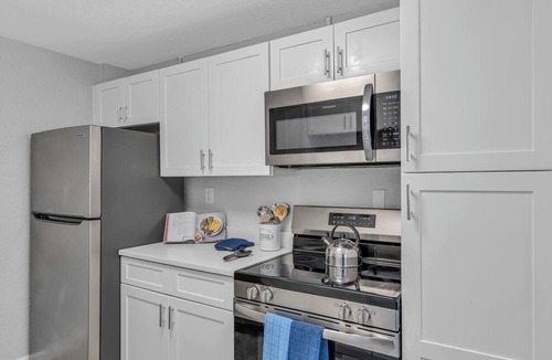 Fort Myers Apartment | Riverwalk Retreat | Waterfront 2BR Sleeps 7