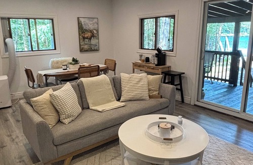 Seguin Cottage | Roberts Landing