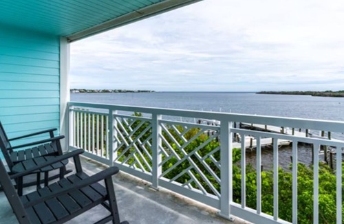 Captiva Hotel | Romantic Getaway Unit w/Scenic Bay Views & Private Balcony | Parking | Pool