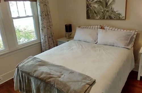 St. Petersburg Cottage | Salt Creek Cottage 2 bedroom
