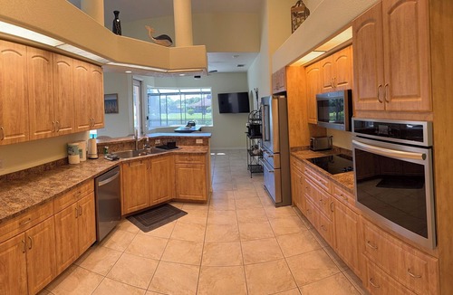 Port Charlotte House | SALTWATER POOL and SPA, on CANAL in marvelous Port Charlotte