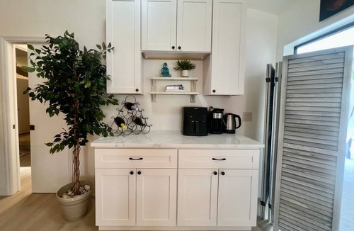 Englewood East House | Saltwater pool, jacuzzi, close to stunning beaches, fishing, kayaking and golf!