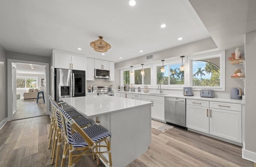Sanibel House | Sanibel Beach Retreat + Bonus Bungalow! Sleeps 17 Private Pool