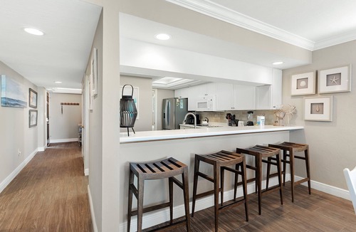 Sanibel Condo | Sanibel Beachfront Luxury Condo Full Gulf View! 3BR, 2 BA! Covered Prkg! Sports!