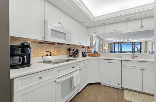 Sanibel Condo | Sanibel Beachfront Luxury Condo Full Gulf View! 3BR, 2 BA! Covered Prkg! Sports!