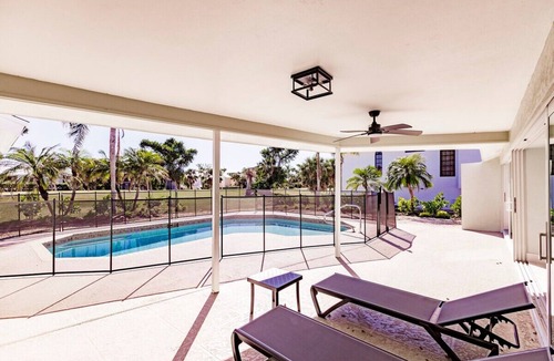 Beachview Country Club Estates House | Sanibel Island Pool Home