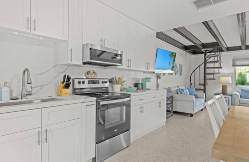 Sanibel Cottage | Sanibel Shore B2 - Newly refurbished Cottage walking distance to beach