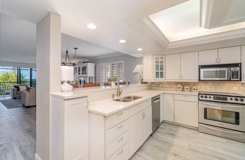 Beachview Country Club Estates Apartment | Sanibel Sunrise 3 bed 3 bath Beachfront Condo