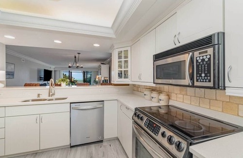 Beachview Country Club Estates Apartment | Sanibel Sunrise 3 bed 3 bath Beachfront Condo