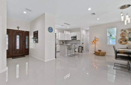Bayou Oaks House | Sarasota House, A Perfect Beach Getaway! Spacious 4-bedroom house & Pool !
