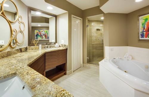 South Island Hotel | Seaside Escape! 2 Cozy Units w/Pool & Beach Access!