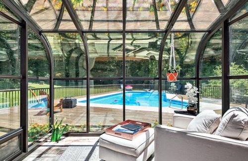 Fairview House | Secluded Oasis in Asheville! Game Room, Movie Theater, and Hot Tub * 20 min to Biltmore!