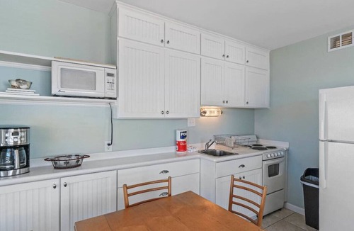 North Redington Beach Condo | Second Floor Corner Efficiency Beachfront Retreat