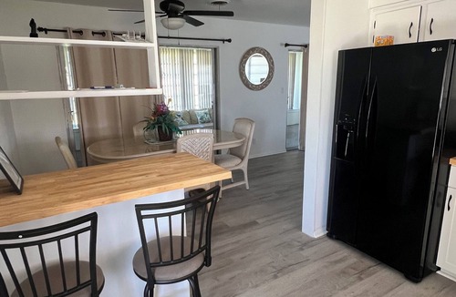 Venice Gardens House | Serene 2-bedroom house with AC in charming Venice- 10 MIN TO BEACHES, SHOPPING