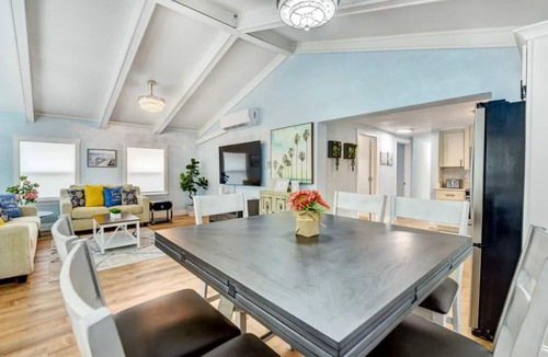 Newtown House | Serene Oasis Beach Getaway - 3 bedrooms in Sarasota