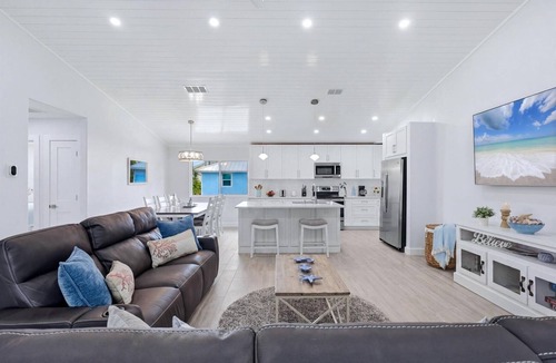 Palm Island House | Serenity Home: Your Palm Island Paradise Awaits!