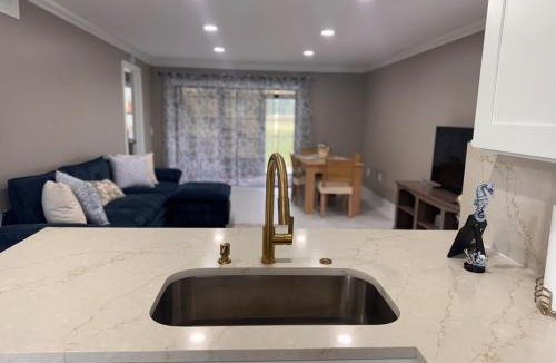 East Lake Woodlands Apartment | Short drive to Honeymoon Island with Heated Pool