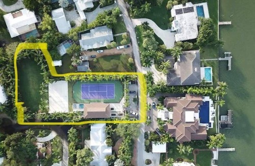 Bay Isle House | Siesta Key Sports Paradise- bball, vball, tennis, pickleball