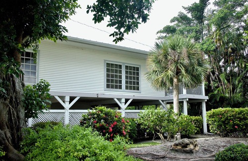 The Dunes House | Simply Wonderful 3-Bedroom Sanibel Home With A Pool In The Dunes