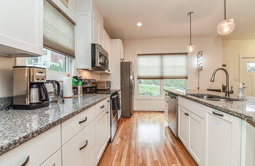 East End - Valley Street House | Skyloft –Skyline Views & Designer Comfort