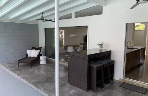 Bradenton House | Sleek Mid-Century Modern House Close To Beach