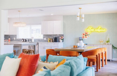 Trailer Estates House | Sleeps 20! Heated Pool, Pickleball, Batting Cage- Near IMG & Beach