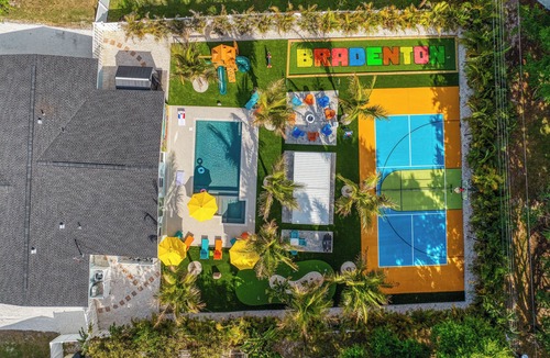 Bradenton House | Sleeps 22 + Resort Backyard + Pool+Pickleball+Playset + Near Beach and IMG