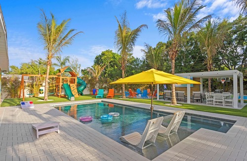 Bradenton House | Sleeps 22 + Resort Backyard + Pool+Pickleball+Playset + Near Beach and IMG