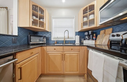Port Tampa City House | South Tampa Retreat - Hotel Quality Sleep - Family-Friendly