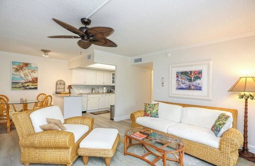 Moorings Condo | Spacious 3 bedroom lakeside condo in The Moorings.