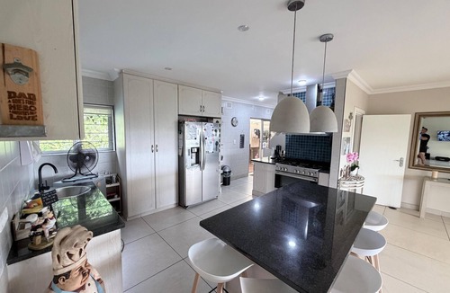 Durban North House | Spacious 3-bedroom house with AC and amazing sea views in lovely Durban North
