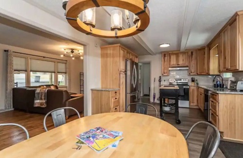 Greenville House | Spacious 3BD 2BA w/fenced yard & direct bike trail access. Near GVL, TR, Furman.