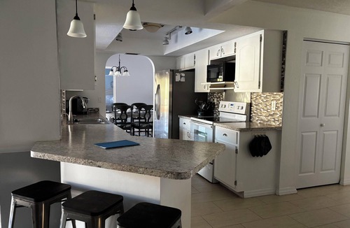 Port Charlotte House | Spacious 3BR home with Heated Pool & WiFi! Great spot near beaches & shopping!