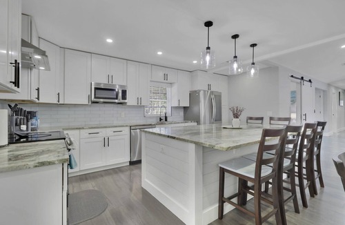 Rural Estates House | Spacious 4BR Home w/Heated Pool & Pickleball Court on 5-Acre Estate