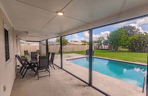 Englewood House | Spacious Backyard & Pool Retreat - 5 Mins to Beach