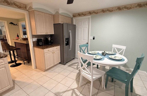 Edgewater House | Spacious Beach House with Ocean Access, Beach and Restaurants