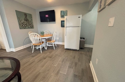 Bonita Shores Cottage | Spacious Cottage 1.5 Mi To Beach Kitchen W&D King Bed Dock On The Imperial River