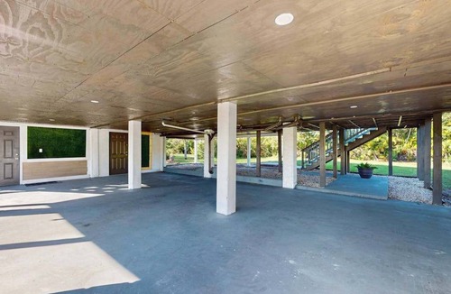 Charlotte Park House | Spacious, Dog-Friendly Retreat with Balcony & Work Space