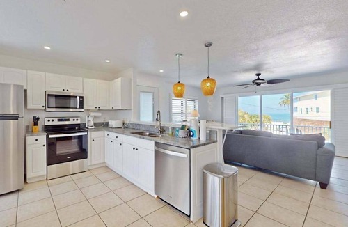 Englewood Condo | Spacious Duplex with two kitchens, W/D, and WiFi throughout