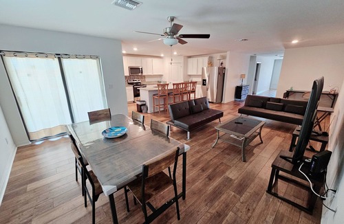 Biggar House | Spacious Family Home in Fort Myers ,Florida.