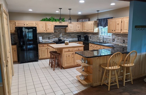 Seneca House | Spacious Lake Hartwell home with cozy cabin appeal, 15 mins to Clemson Free WiFi