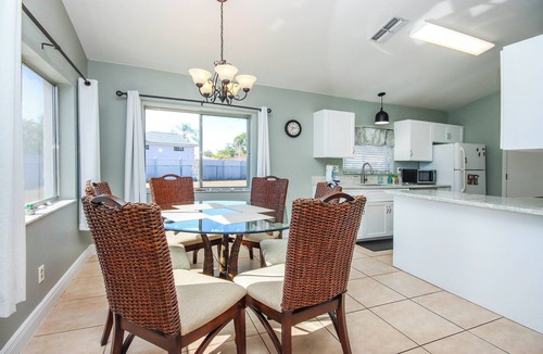 North Fort Myers House | Spacious lakefront pool home in North Fort Myers - Horizon Oasis